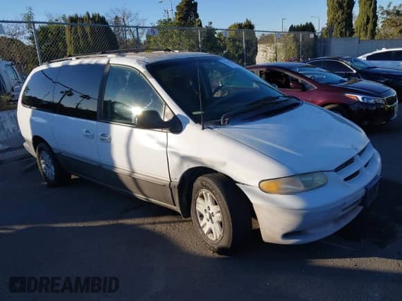 1996 Dodge Grand Caravan with VIN 1B4GP54R7TB387779, listed as a IAAI auction lot 41145400 with 175,662 mi miles and . Bid and sale history available at DreamBid. Image 1.