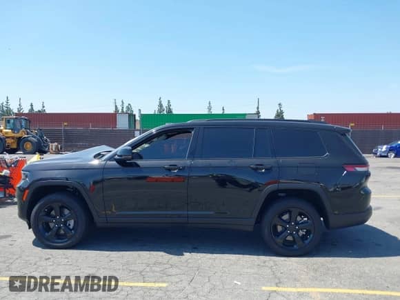 2025 Jeep Grand Cherokee Limited with VIN 1C4RJKBG1S8646906, listed as a IAAI auction lot 42466166 with 2,151 mi miles and . Bid and sale history available at DreamBid. Image 14.