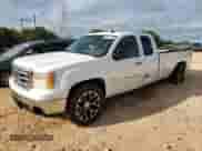2010 GMC Sierra 1500 z VIN 1GTSKVE03AZ241430, wystawiony jako Copart lot #82417815 z przebiegiem 379 729 mil mil oraz Szkoda całkowita • Salvage title. Historia ofert i sprzedaży dostępna na DreamBid. Obrazek 1.