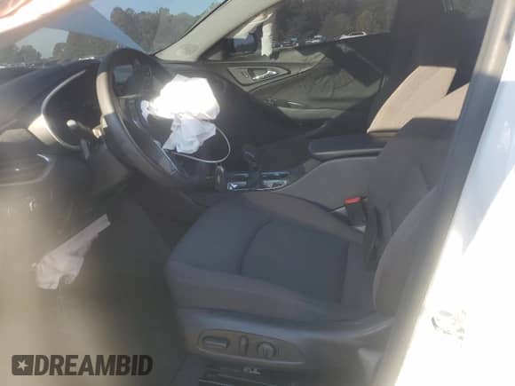 2024 Chevrolet Malibu LT z VIN 1G1ZD5ST8RF130322, wystawiony jako Copart lot #82217235 z przebiegiem 35 702 mil mil oraz Szkoda całkowita • Salvage title. Historia ofert i sprzedaży dostępna na DreamBid. Obrazek 7.