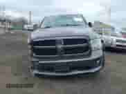 2019 Ram 1500 Express z VIN 1C6RR7FG8KS533240, wystawiony jako IAAI lot #41729499 z przebiegiem 81 518 mil mil oraz . Historia ofert i sprzedaży dostępna na DreamBid. Obrazek 12.