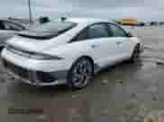 2023 Hyundai Ioniq 6 SEL с VIN KMHM34AAXPA021896, выставлен на аукционе Copart как лот 74172733 с пробегом 5 027 миль миль и . История ставок и продаж доступна на DreamBid. Изображение 3.