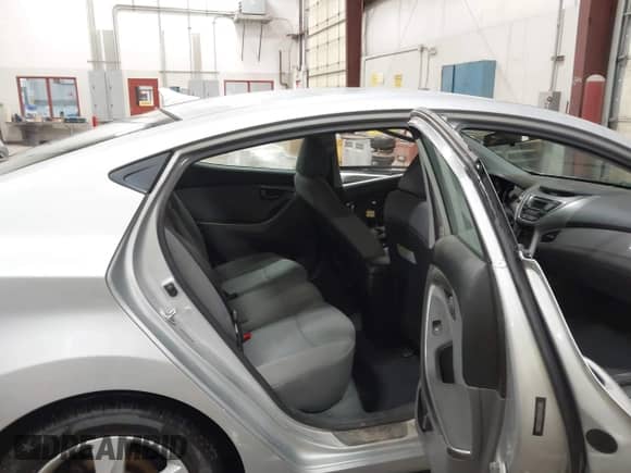 2013 Hyundai Elantra GLS z VIN 5NPDH4AE6DH300890, wystawiony jako IAAI lot #43073166 z przebiegiem 163 666 mil mil oraz . Historia ofert i sprzedaży dostępna na DreamBid. Obrazek 8.