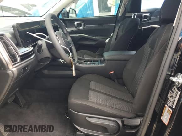 2024 Kia Sorento LX with VIN 5XYRG4JC8RG306468, listed as a Copart auction lot 67357585 with 8,763 mi miles and Non repairable. Bid and sale history available at DreamBid. Image 7.