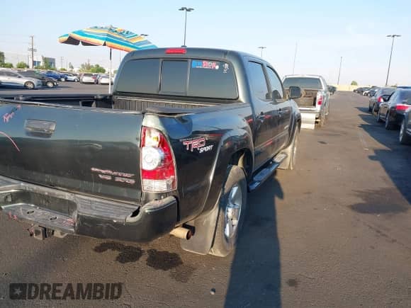 2010 Toyota Tacoma PreRunner with VIN 3TMJU4GN0AM092047, listed as a IAAI auction lot 42909450 with 180,192 mi miles and . Bid and sale history available at DreamBid. Image 4.