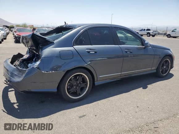 2013 Mercedes-Benz C 250 Sport с VIN WDDGF4HBXDA786339, выставлен на аукционе Copart как лот 60758555 с пробегом 92 795 миль миль и Списание • Salvage title. История ставок и продаж доступна на DreamBid. Изображение 3.