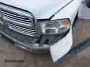 2018 Ram 1500 Big Horn z VIN 1C6RR7GT8JS311940, wystawiony jako IAAI lot #41313507 z przebiegiem 116 678 mil mil oraz . Historia ofert i sprzedaży dostępna na DreamBid. Obrazek 6.