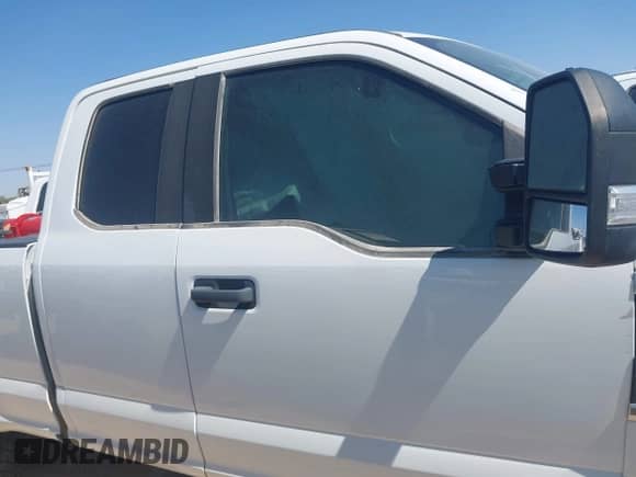 2019 Ford F-250 XL z VIN 1FT7X2B67KEE59717, wystawiony jako IAAI lot #42919060 z przebiegiem Nie podano mil oraz . Historia ofert i sprzedaży dostępna na DreamBid. Obrazek 11.