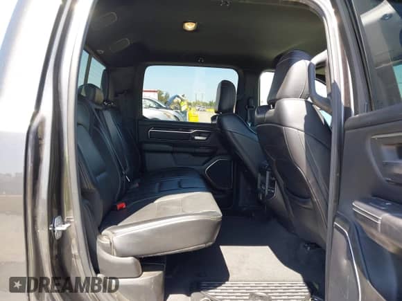 2020 Ram 1500 Rebel z VIN 1C6SRFLT8LN164196, wystawiony jako IAAI lot #42538059 z przebiegiem 60 520 mil mil oraz . Historia ofert i sprzedaży dostępna na DreamBid. Obrazek 8.