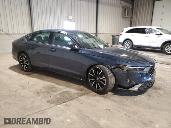 2025 Honda Accord Touring with VIN 1HGCY2F80SA013392, listed as a Copart auction lot 69694195 with 7,271 mi miles and Salvage title. Bid and sale history available at DreamBid. Image 4.