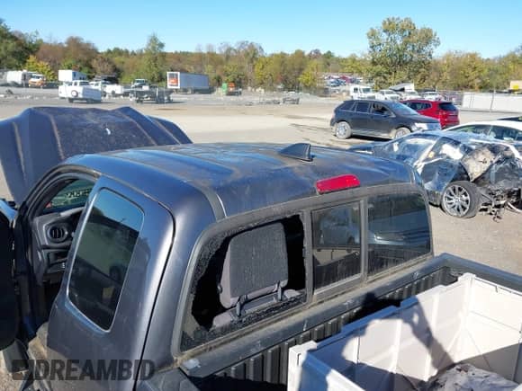 2018 Toyota Tacoma SR5 with VIN 5TFSZ5AN8JX150047, listed as a IAAI auction lot 43474593 with 38,427 mi miles and . Bid and sale history available at DreamBid. Image 20.