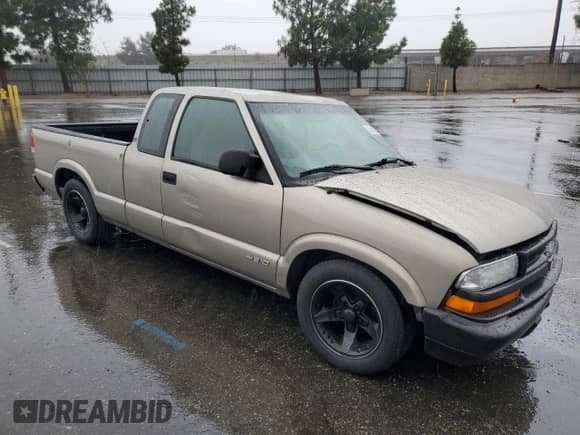2000 Chevrolet S-10 LS with VIN 1GCCS19W5Y8229551, listed as a Copart auction lot 82489125 with 280,717 mi miles and Salvage title. Bid and sale history available at DreamBid. Image 4.