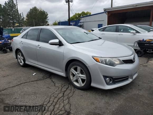 2013 Toyota Camry SE с VIN 4T1BF1FK7DU698722, выставлен на аукционе Copart как лот 82271055 с пробегом 96 045 миль миль и Списание • Salvage title. История ставок и продаж доступна на DreamBid. Изображение 4.