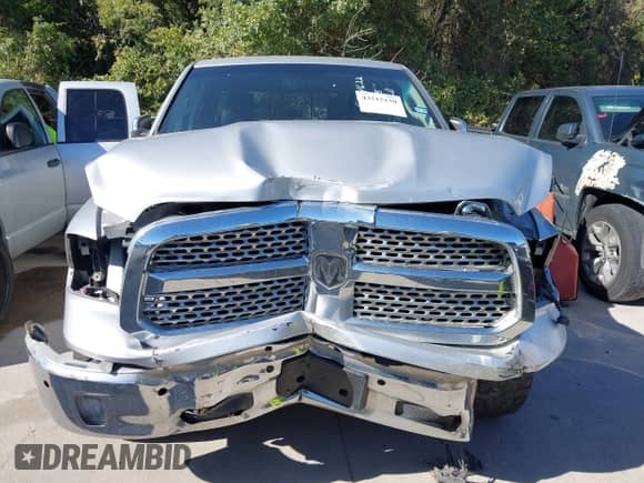 2017 Ram 1500 Laramie z VIN 1C6RR7NT8HS640778, wystawiony jako IAAI lot #43515159 z przebiegiem 186 335 mil mil oraz . Historia ofert i sprzedaży dostępna na DreamBid. Obrazek 6.