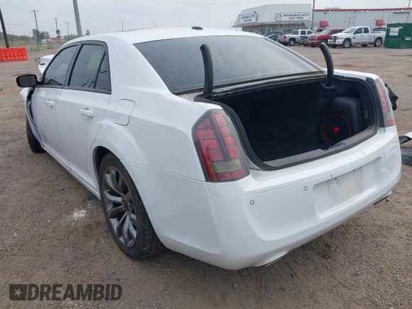 2014 Chrysler 300 S с VIN 2C3CCABT2EH222192, выставлен на аукционе IAAI как лот 42322545 с пробегом 158 764 миль миль и . История ставок и продаж доступна на DreamBid. Изображение 3.