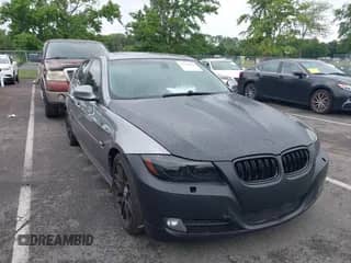2009 BMW 3 Series 328i xDrive с VIN WBAPK53589A511215, выставлен на аукционе IAAI как лот 42769238 с пробегом Не указан миль и . История ставок и продаж доступна на DreamBid. Изображение 1.