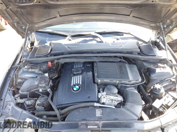 2011 BMW 3 Series 335is с VIN WBADX1C52BE570532, выставлен на аукционе IAAI как лот 41860023 с пробегом 114 834 миль миль и . История ставок и продаж доступна на DreamBid. Изображение 10.