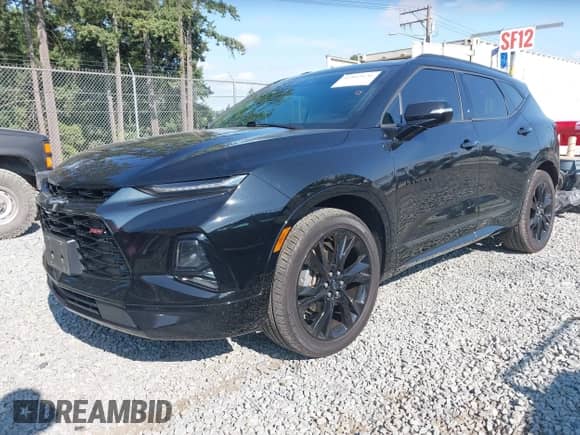 2019 Chevrolet Blazer RS z VIN 3GNKBJRS9KS669500, wystawiony jako IAAI lot #42892626 z przebiegiem 83 115 mil mil oraz . Historia ofert i sprzedaży dostępna na DreamBid. Obrazek 2.