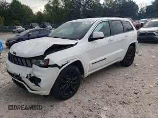 2018 Jeep Grand Cherokee Altitude z VIN 1C4RJEAG3JC402415, wystawiony jako Copart lot #80170795 z przebiegiem 130 409 mil mil oraz Szkoda całkowita • Salvage title. Historia ofert i sprzedaży dostępna na DreamBid. Obrazek 1.