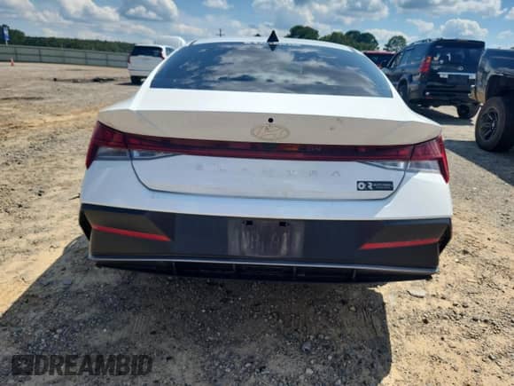 2024 Hyundai Elantra SEL z VIN KMHLS4DG7RU700606, wystawiony jako Copart lot #69964995 z przebiegiem 29 256 mil mil oraz Szkoda całkowita • Salvage title. Historia ofert i sprzedaży dostępna na DreamBid. Obrazek 6.