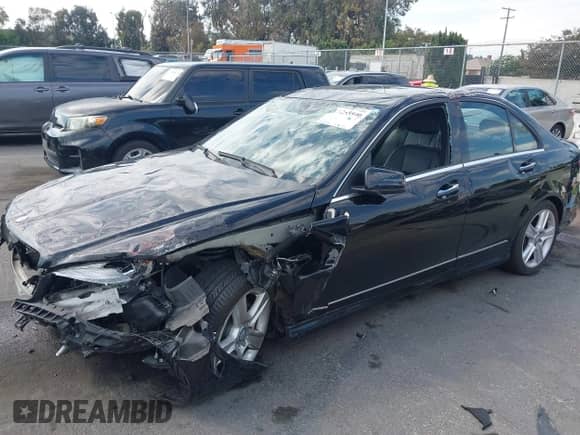 2011 Mercedes-Benz C 300 Sport z VIN WDDGF5EB7BR173958, wystawiony jako IAAI lot #43255590 z przebiegiem 97 939 mil mil oraz . Historia ofert i sprzedaży dostępna na DreamBid. Obrazek 18.