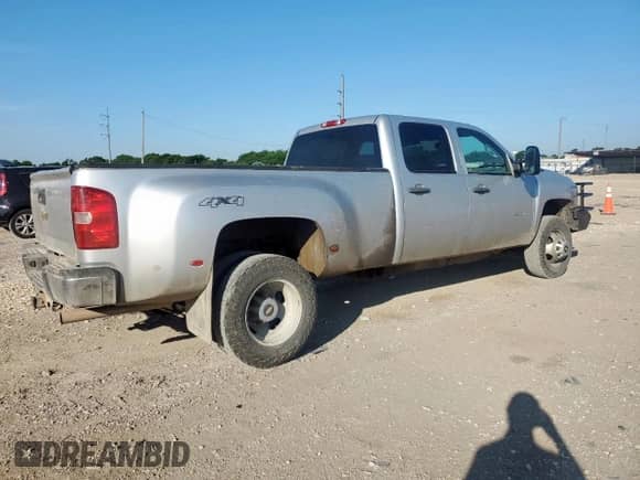2014 Chevrolet Silverado 3500HD LT with VIN 1GC4KZCG5EF113035, listed as a Copart auction lot 57993125 with 267,747 mi miles and Salvage title. Bid and sale history available at DreamBid. Image 3.