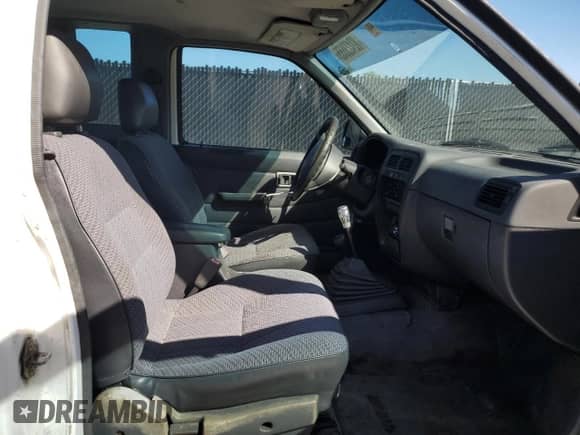 1997 Nissan Frontier XE z VIN 1N6SD16Y2VC358767, wystawiony jako Copart lot #82423655 z przebiegiem 159 090 mil mil oraz Czysty tytuł • Clean title. Historia ofert i sprzedaży dostępna na DreamBid. Obrazek 10.