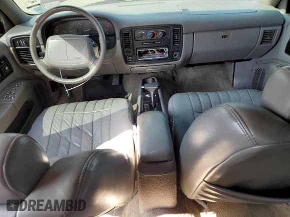 1996 Chevrolet Caprice 1SA Special Value z VIN 1G1BL52P5TR180284, wystawiony jako Copart lot #71235474 z przebiegiem Nie podano mil oraz Szkoda całkowita • Salvage title. Historia ofert i sprzedaży dostępna na DreamBid. Obrazek 8.