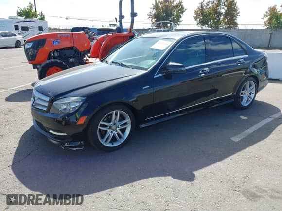 2011 Mercedes-Benz C 300 Sport z VIN WDDGF5EB3BR180681, wystawiony jako IAAI lot #43427281 z przebiegiem 219 550 mil mil oraz . Historia ofert i sprzedaży dostępna na DreamBid. Obrazek 2.
