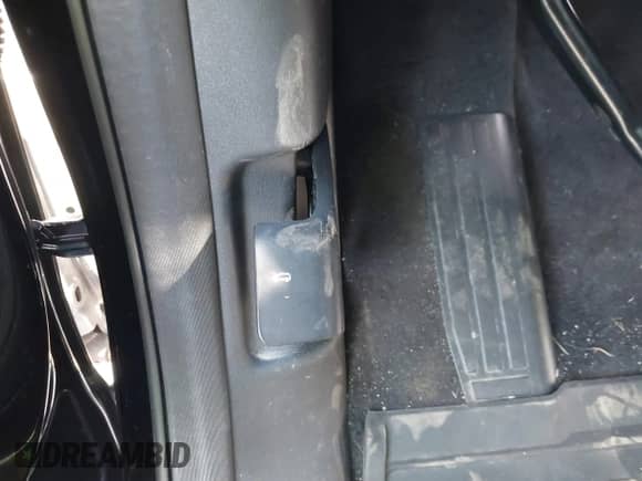 2020 Land Rover Discovery HSE z VIN SALRR2RV9L2433583, wystawiony jako IAAI lot #40980821 z przebiegiem 78 110 mil mil oraz . Historia ofert i sprzedaży dostępna na DreamBid. Obrazek 10.