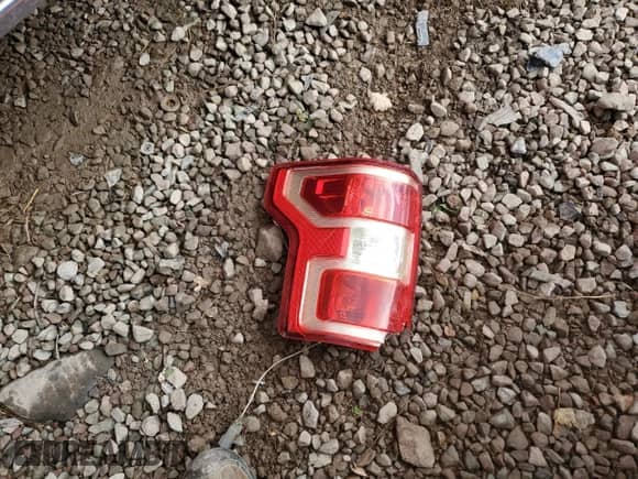 2020 Ford F-150 XL z VIN 1FTFX1E58LFA81198, wystawiony jako Copart lot #89641905 z przebiegiem 80 625 mil mil oraz Szkoda całkowita • Salvage title. Historia ofert i sprzedaży dostępna na DreamBid. Obrazek 12.