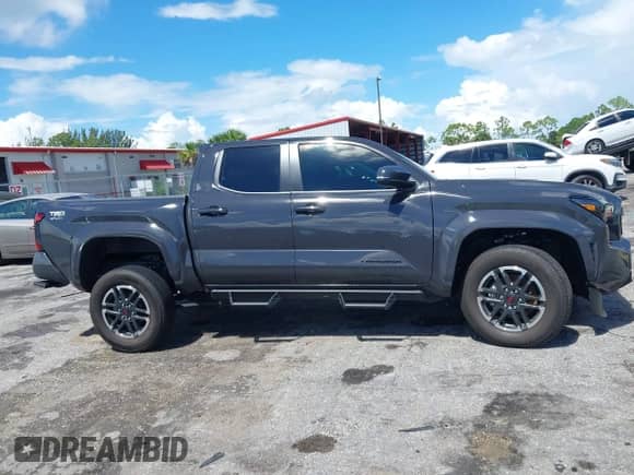 2025 Toyota Tacoma SR5 with VIN 3TMKB5FNXSM033896, listed as a IAAI auction lot 42973626 with 2,401 mi miles and . Bid and sale history available at DreamBid. Image 13.