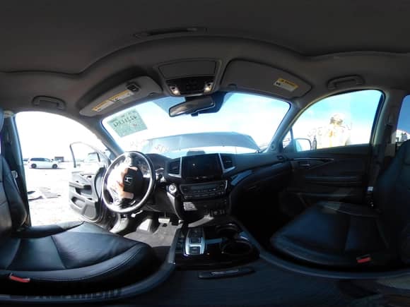 2018 Honda Pilot Elite with VIN 5FNYF6H07JB045755, listed as a IAAI auction lot 42211354 with 84,494 mi miles and . Bid and sale history available at DreamBid. Image 19.