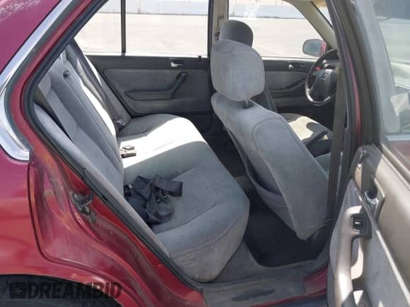 1993 Honda Accord LX с VIN 1HGCB7559PA040510, выставлен на аукционе IAAI как лот 42357104 с пробегом 297 868 миль миль и . История ставок и продаж доступна на DreamBid. Изображение 8.