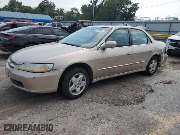 2000 Honda Accord EX with VIN 1HGCG1653YA030392, listed as a Copart auction lot 67101785 with Not provided miles and Salvage title. Bid and sale history available at DreamBid. Image 1.