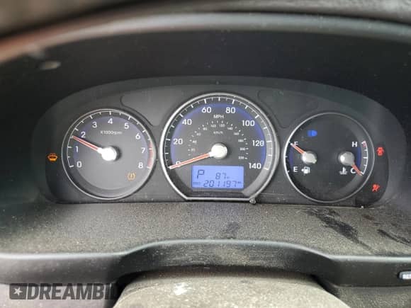 2012 Hyundai Santa Fe SE with VIN 5XYZHDAG8CG163402, listed as a Copart auction lot 65803865 with 201,197 mi miles and Salvage title. Bid and sale history available at DreamBid. Image 9.