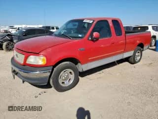 2000 Ford F-150 XL z VIN 1FTZX1720YNC39188, wystawiony jako Copart lot #84941595 z przebiegiem Nie podano mil oraz Szkoda całkowita • Salvage title. Historia ofert i sprzedaży dostępna na DreamBid. Obrazek 1.
