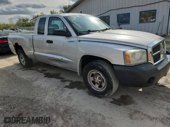 2006 Dodge Dakota ST with VIN 1D7HE22K56S689440, listed as a Copart auction lot 71621545 with 126,163 mi miles and Salvage title. Bid and sale history available at DreamBid. Image 4.