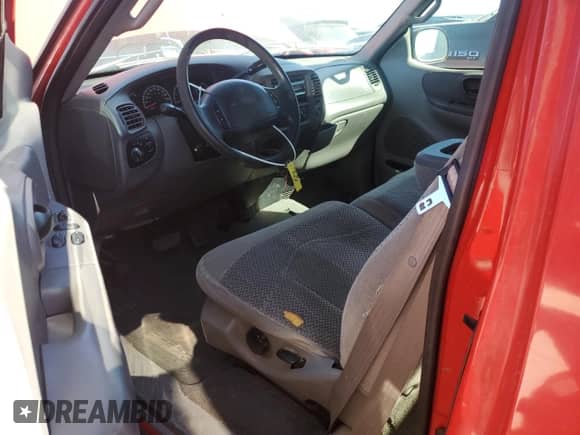 2000 Ford F-150 XL с VIN 1FTZX1720YNC39188, выставлен на аукционе Copart как лот 84941595 с пробегом Не указан миль и Списание • Salvage title. История ставок и продаж доступна на DreamBid. Изображение 7.