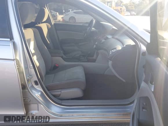 2009 Honda Accord LX z VIN 1HGCP26399A049373, wystawiony jako IAAI lot #43401216 z przebiegiem 248 717 mil mil oraz . Historia ofert i sprzedaży dostępna na DreamBid. Obrazek 5.