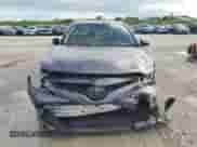 2020 Toyota Camry LE z VIN 4T1C11AK7LU372329, wystawiony jako Copart lot #84774805 z przebiegiem 92 339 mil mil oraz Nie do naprawy • Non repairable. Historia ofert i sprzedaży dostępna na DreamBid. Obrazek 5.