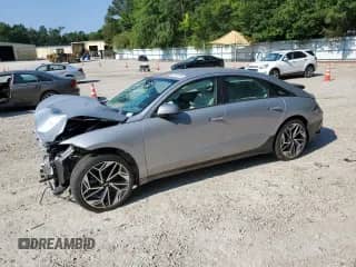 2023 Hyundai Ioniq 6 Preferred с VIN KMHM34AC0PA030141, выставлен на аукционе Copart как лот 57694704 с пробегом 7 051 миль миль и Списание • Salvage title. История ставок и продаж доступна на DreamBid. Изображение 1.
