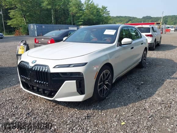 2023 BMW 7 Series 740i z VIN WBA23EH03PCN22614, wystawiony jako IAAI lot #42848399 z przebiegiem 13 542 mil mil oraz . Historia ofert i sprzedaży dostępna na DreamBid. Obrazek 17.