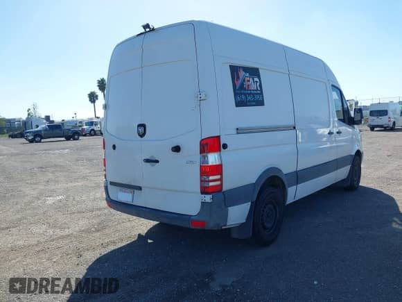 2008 Dodge Sprinter z VIN WD0PE745985244315, wystawiony jako IAAI lot #41818596 z przebiegiem 194 421 mil mil oraz . Historia ofert i sprzedaży dostępna na DreamBid. Obrazek 4.