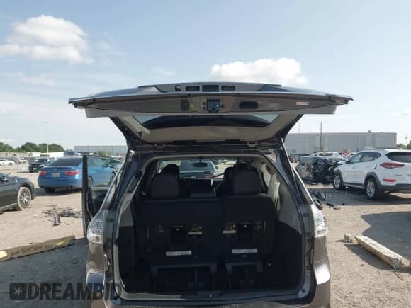 2017 Toyota Sienna SE with VIN 5TDXZ3DC7HS793784, listed as a IAAI auction lot 42083291 with 190,894 mi miles and . Bid and sale history available at DreamBid. Image 18.