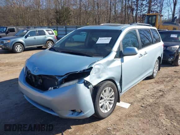 2017 Toyota Sienna XLE Auto Access Seat z VIN 5TDYZ3DCXHS767278, wystawiony jako IAAI lot #41639093 z przebiegiem 87 775 mil mil oraz . Historia ofert i sprzedaży dostępna na DreamBid. Obrazek 2.