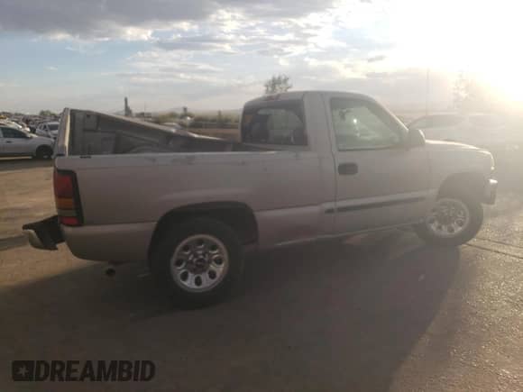 2006 GMC Sierra 1500 z VIN 1GTEC14Z86Z227632, wystawiony jako Copart lot #73235044 z przebiegiem Nie podano mil oraz Szkoda całkowita • Salvage title. Historia ofert i sprzedaży dostępna na DreamBid. Obrazek 3.