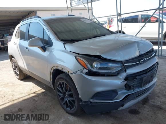 2022 Chevrolet Trax LT z VIN KL7CJPSM9NB537641, wystawiony jako IAAI lot #43039297 z przebiegiem 59 868 mil mil oraz . Historia ofert i sprzedaży dostępna na DreamBid. Obrazek 1.