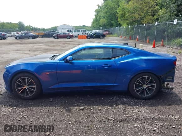 2018 Chevrolet Camaro 1LS z VIN 1G1FA1RX6J0133403, wystawiony jako IAAI lot #42991863 z przebiegiem 63 565 mil mil oraz . Historia ofert i sprzedaży dostępna na DreamBid. Obrazek 14.