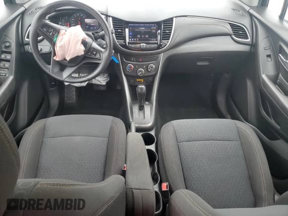 2020 Chevrolet Trax LS z VIN KL7CJKSB2LB056712, wystawiony jako Copart lot #80800155 z przebiegiem 80 986 mil mil oraz Nie do naprawy • Non repairable. Historia ofert i sprzedaży dostępna na DreamBid. Obrazek 8.